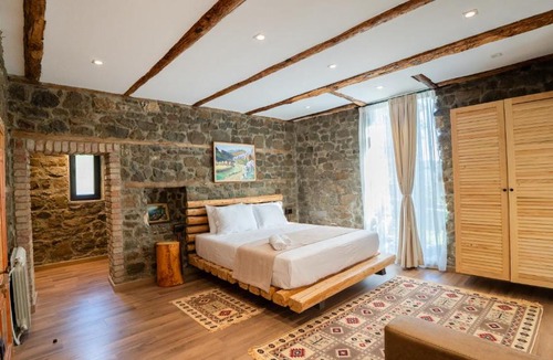 Tirana Villa | Villa Maxhaku