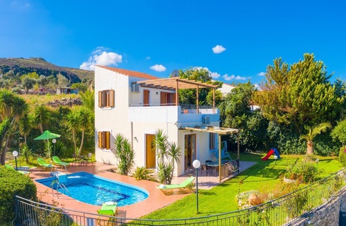 Maroulas Villa | Villa Michalis: Large Private Pool, Sea Views, A/C, WiFi