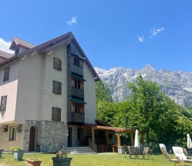 Shale Hotel | Villa Molla