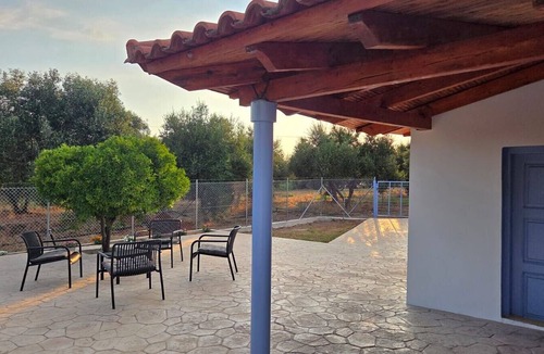 Vromonerion Villa | Villa 'Navarino Greek House' with Sea View, Wi-Fi and Air Conditioning