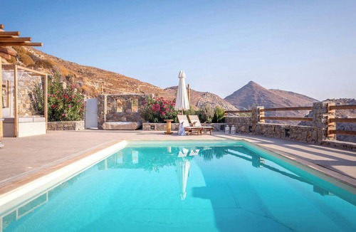 Naousa Villa | Villa Ninemia by Olive Villa Rentals