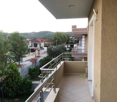 Mbrostar-Urë Villa | Villa Olive Tree