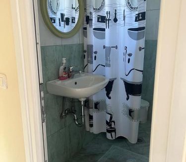 Himare House | Villa Olivia Grove