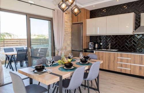 Paralia Kourna Villa | Villa Olympia- Large villa perfect for groups