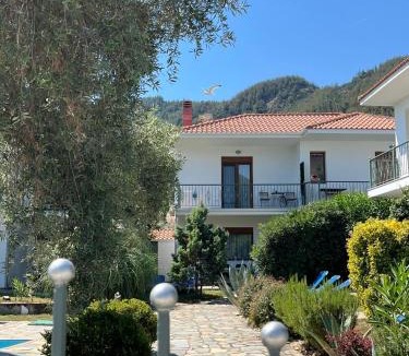 Chrisi Akti House | Villa Pearl