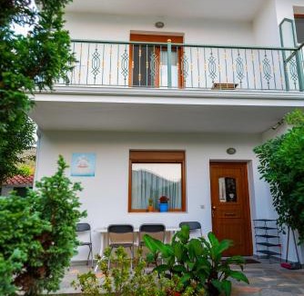Chrisi Akti House | Villa Pearl