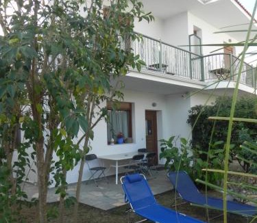 Chrisi Akti House | Villa Pearl
