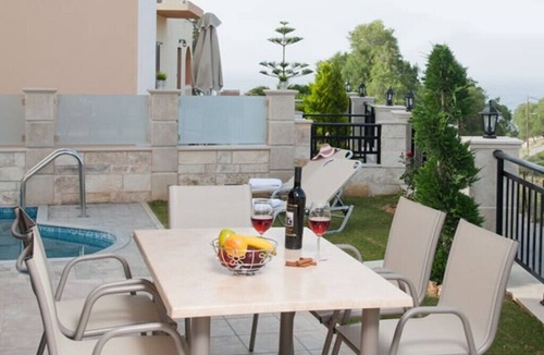 Panormos Villa | Villa Peonia - 4 Bedrooms, Few Steps from the beach