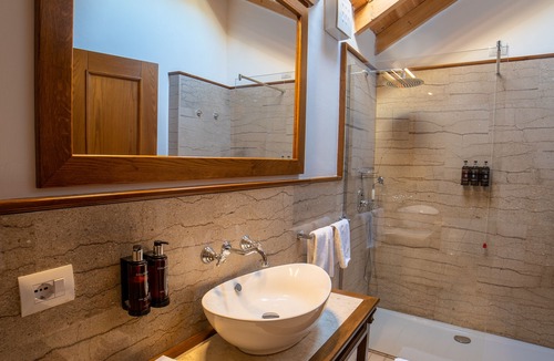 Permet Hotel | Villa Permet