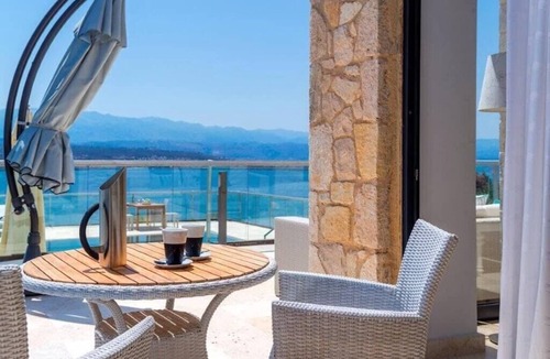 Stavros Villa | Villa Rey - Follow your luxury senses. Seafront