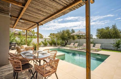 Vasilikos Villa | Villa Romas 2 by Villa Plus