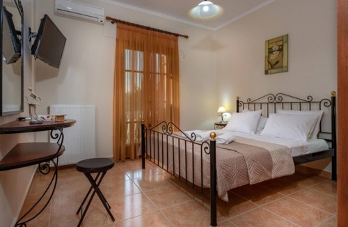 Neromilos Villa | Villa Rose with private pool