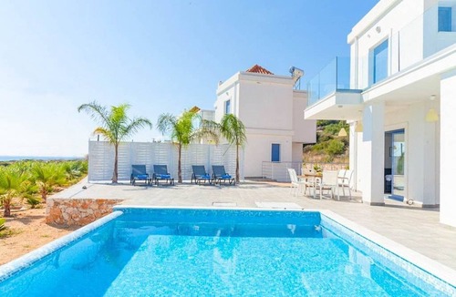 Skala Villa | Villa Seahorse: Large Private Pool, Walk to Beach, Sea Views, A/C, WiFi
