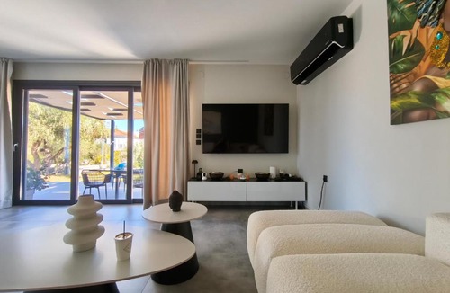 Paliki Villa | Villa secrecy