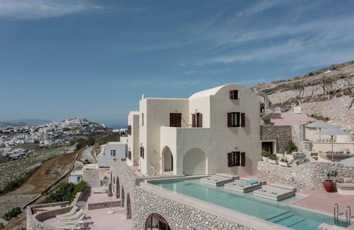 Santorini Villa | Villa - Sleeps 5 - Private Heated Pool-Parking
