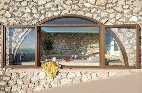 Santorini Villa | Villa - Sleeps 5 - Private Heated Pool-Parking
