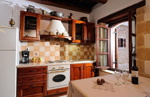 Apokoronas Villa | Villa 'Studio For 2 Adults' with Mountain View, Wi-Fi and Air Conditioning