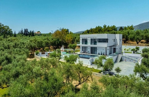 Agrilia Villa | Villa Trevilat by Villa Plus