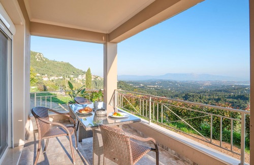 Benitses Villa | Villa Tzintzola in Kato Garouna