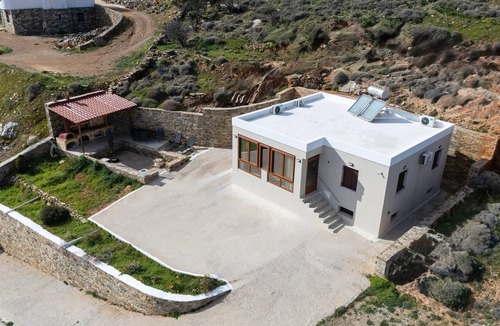 Ano Siros Villa | Villa 'Vignetta Mare 2br Seaview Retreat' with Sea View, Wi-Fi and Air Conditioning