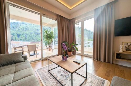 Berat Apartment | Villa with Garden and Veranda