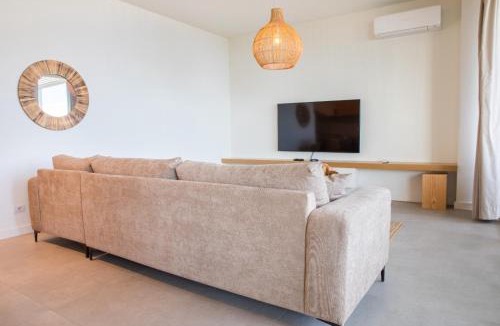 Jala Villa | Villa with Private Pool,Jacuzzi and Guesthouse- GC