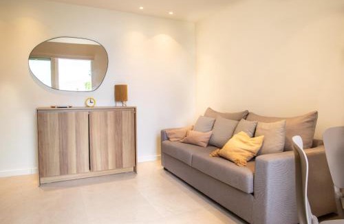 Jala Villa | Villa with Private Pool,Jacuzzi and Guesthouse- GC