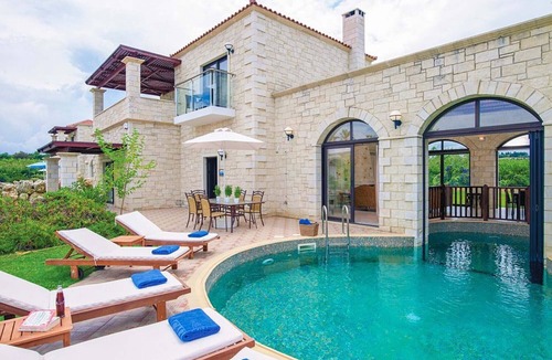 Platanias Town Villa | Villas Platanias - 3 bedroom villa with a heated pool