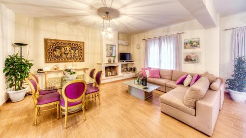 Dafnata Villa | Villazia Exclusive Estate