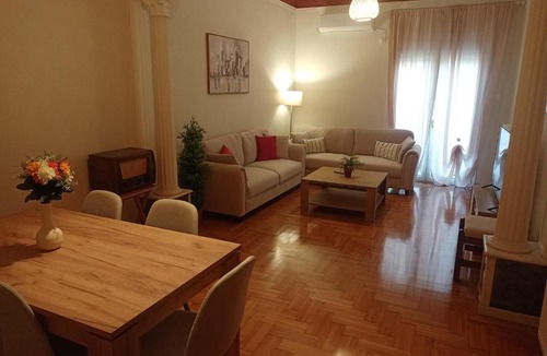 Piraeus Apartment | Vintage Beauty