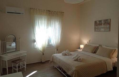 Piraeus Apartment | Vintage Comfort