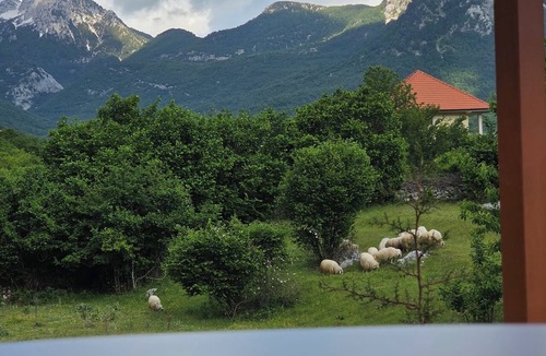 Shkoder County Cabin | Visi Cabins Boge | CozyMountain Cabin with Stunning views