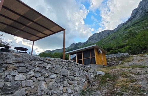 Shkoder County Cabin | Visi Cabins Boge | CozyMountain Cabin with Stunning views