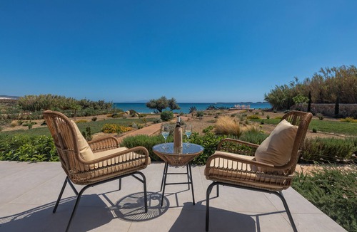 Paliki Apartment | Votsalo - Beachfront villa suite