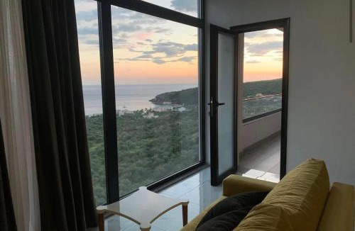 Himare Hotel | Wait 'n Sea