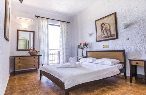 Platanes Hotel | warm hospitality to creta aquamarine hotel