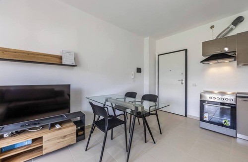 Shengjin Apartment | Waterfront Cozy Apartment | 1BR with Free Parking by PikHost
