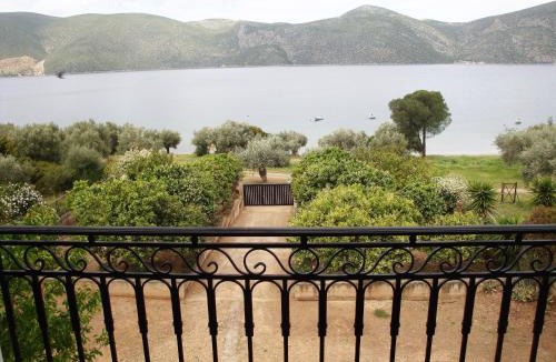 Skroponeria Villa | Waterfront Mediterranean Villa