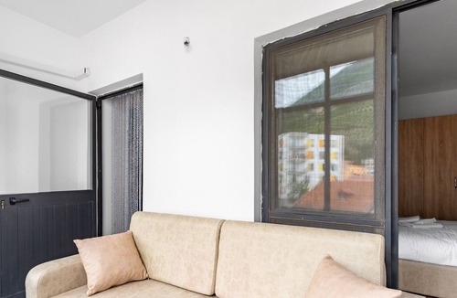 Lezhe Apartment | Welcoming AC one-bedroom with veranda - Dodo et Tartine