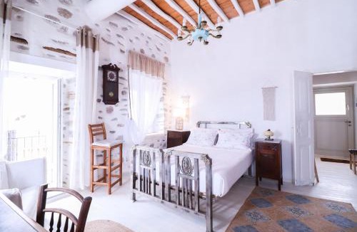 Ano Siros House | Whereabout Travels - Rustic house in Ano Syros