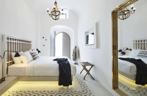 Pyrgos House | White and Co. La Torre Suites