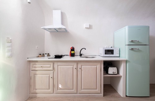 Pyrgos House | White Orchid Cave House & Studio