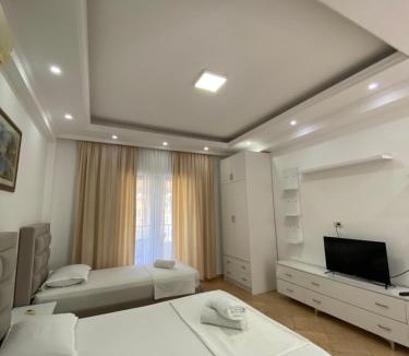 Sarande Apartment | White Villa