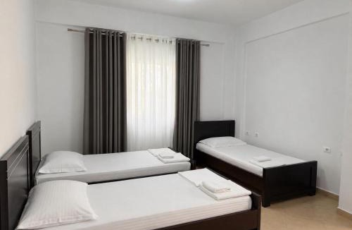 Sarande House | White Villa