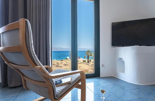 Logaras Apartment | White Wave