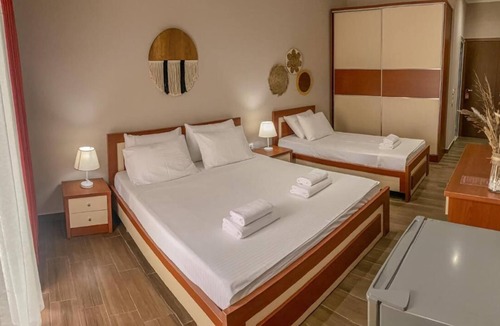Himare Hotel | Wonderful 3-bedroom hotel with AC in charming Himarë