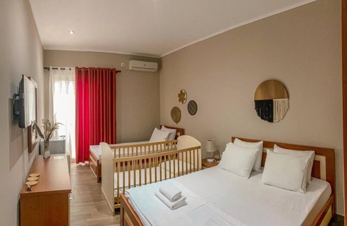 Himare Hotel | Wonderful 3-bedroom hotel with AC in charming Himarë