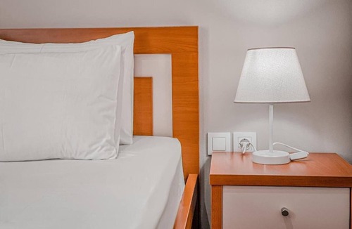 Himare Hotel | Wonderful 3-bedroom hotel with AC in charming Himarë