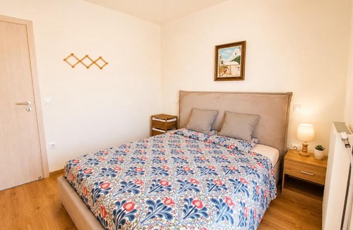 Agia Paraskevi Apartment | Wonderful Garden #2, 80 sqm with a large terrace, 3 bedrooms, comfortable, quiet, and upscale neighborhood, close to the subway, free parking, 15 minutes direct to Athens Airport