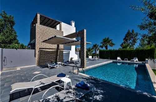 Zipari Villa | XENOS VILLA 1 , with private pool ,near the sea